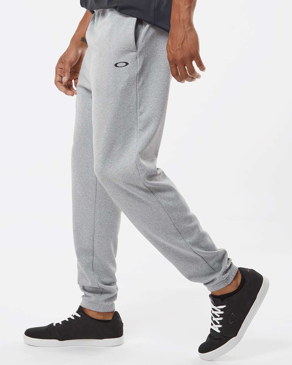 Oakley-FOA402996-Team Issue Enduro Hydrolix Sweatpants - Image 17